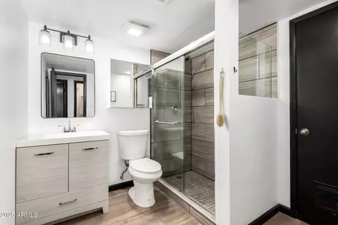 Bath - 4713 E Hidalgo Ave, Phoenix, AZ 85040 photo 2 of 3