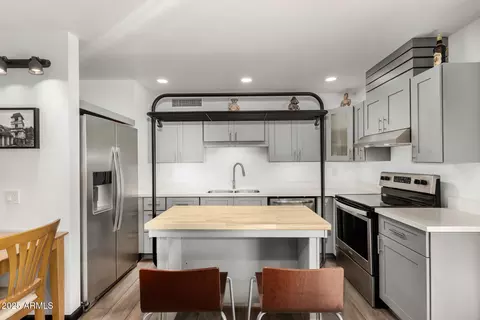 Kitchen - 4713 E Hidalgo Ave, Phoenix, AZ 85040 photo 2 of 6