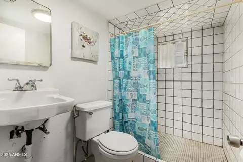 Bath - 4713 E Hidalgo Ave, Phoenix, AZ 85040 photo 3 of 3