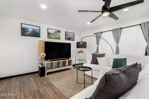 Living - 4713 E Hidalgo Ave, Phoenix, AZ 85040 photo 1 of 2