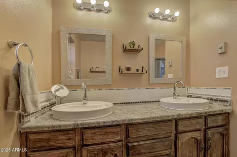 Bath - 3407 N Ridge Trl, Pine, AZ 85544 photo 3 of 4
