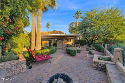 943 E Lois Ln, Phoenix, AZ 85020 photo 2