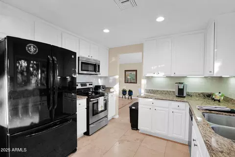 943 E Lois Ln, Phoenix, AZ 85020 photo 21