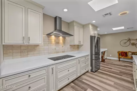 Kitchen - 2530 E Oregon Ave, Phoenix, AZ 85016 photo 4 of 5
