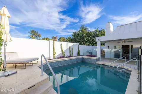 Exterior - 2530 E Oregon Ave, Phoenix, AZ 85016 photo 5 of 6