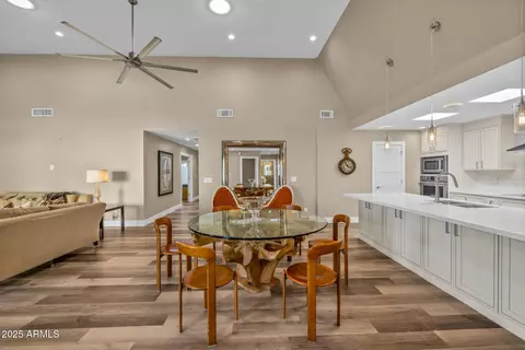 Dining - 2530 E Oregon Ave, Phoenix, AZ 85016 photo 2 of 5