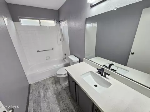 Bath - 1131 N Hawk Ln, Gilbert, AZ 85234 photo 1 of 3