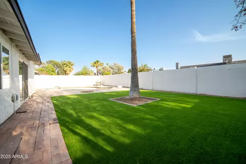 Exterior - 1633 E Wesleyan Dr E, Tempe, AZ 85282 photo 5 of 8