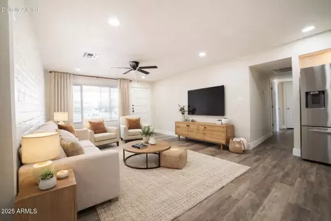 Living - 1633 E Wesleyan Dr E, Tempe, AZ 85282 photo 6 of 9