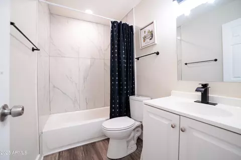 Bath - 1633 E Wesleyan Dr E, Tempe, AZ 85282 photo 2 of 2