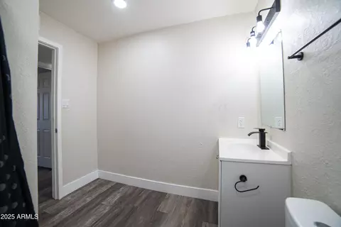 Bath - 1633 E Wesleyan Dr E, Tempe, AZ 85282 photo 1 of 2