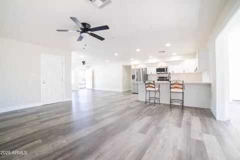 Living - 1633 E Wesleyan Dr E, Tempe, AZ 85282 photo 7 of 9