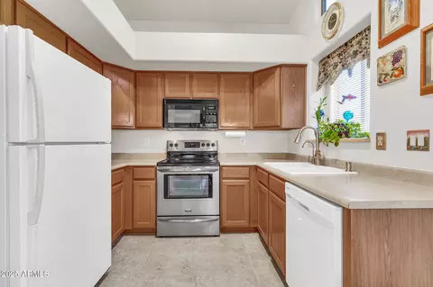 Kitchen - 9318 E Osage Ave, Mesa, AZ 85212 photo 2 of 4