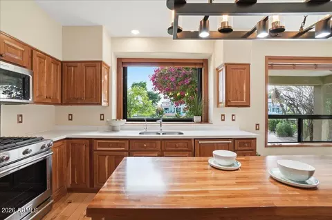 Kitchen - 1819 E Catamaran Dr, Gilbert, AZ 85234 photo 4 of 5