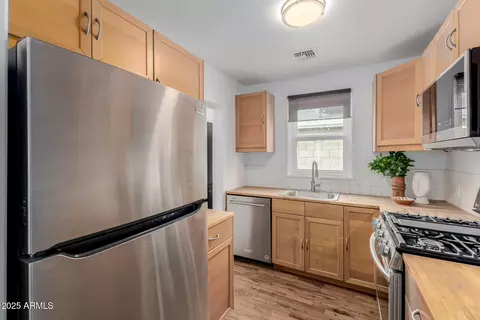 Kitchen - 1305 E Granada Rd, Phoenix, AZ 85006 photo 1 of 4
