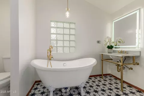Bath - 1305 E Granada Rd, Phoenix, AZ 85006 photo 2 of 2