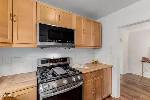 Kitchen - 1305 E Granada Rd, Phoenix, AZ 85006 photo 3 of 4