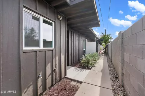 Exterior - 1450 E Bethany Home Rd #8, Phoenix, AZ 85014 photo 4 of 6