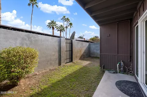 Exterior - 1450 E Bethany Home Rd #8, Phoenix, AZ 85014 photo 1 of 6