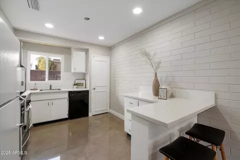 Kitchen - 1450 E Bethany Home Rd #8, Phoenix, AZ 85014 photo 1 of 4
