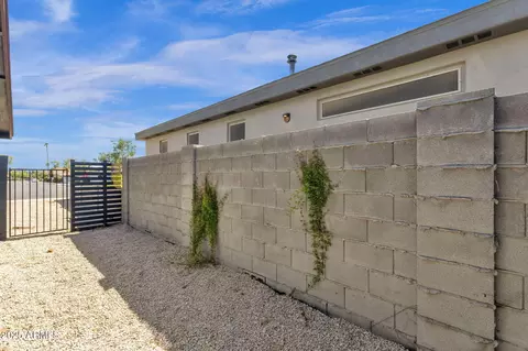 Exterior - 1012 E Pierson St, Phoenix, AZ 85014 photo 9 of 20