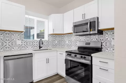 Kitchen - 1012 E Pierson St, Phoenix, AZ 85014 photo 11 of 11