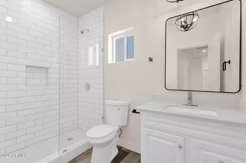Bath - 1012 E Pierson St, Phoenix, AZ 85014 photo 6 of 6