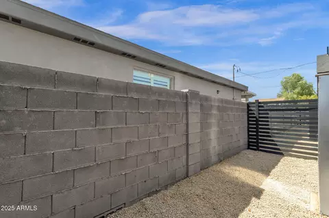 Exterior - 1012 E Pierson St, Phoenix, AZ 85014 photo 13 of 20