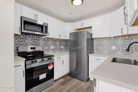 Kitchen - 1012 E Pierson St, Phoenix, AZ 85014 photo 5 of 11