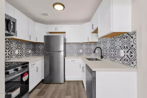 Kitchen - 1012 E Pierson St, Phoenix, AZ 85014 photo 4 of 11
