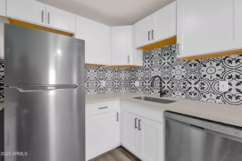 Kitchen - 1012 E Pierson St, Phoenix, AZ 85014 photo 6 of 11