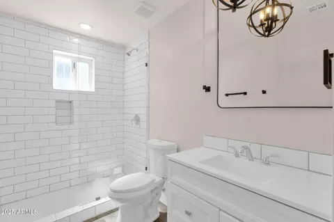Bath - 1012 E Pierson St, Phoenix, AZ 85014 photo 4 of 6