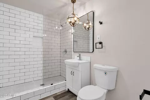 Bath - 1012 E Pierson St, Phoenix, AZ 85014 photo 1 of 6