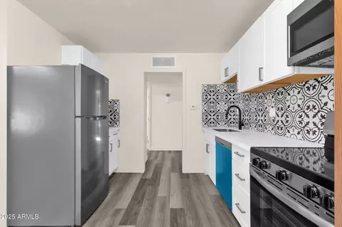 Kitchen - 1012 E Pierson St, Phoenix, AZ 85014 photo 2 of 11
