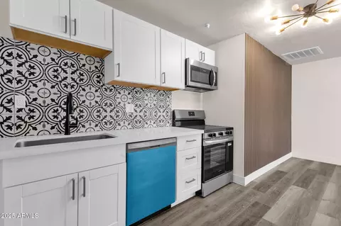 Kitchen - 1012 E Pierson St, Phoenix, AZ 85014 photo 3 of 11