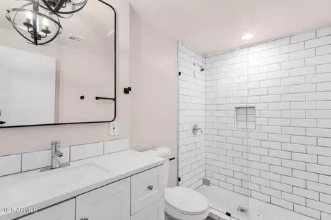 Bath - 1012 E Pierson St, Phoenix, AZ 85014 photo 3 of 6