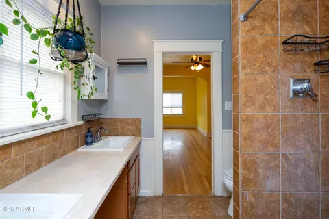 Bath - 311 14th Ter, Bisbee, AZ 85603 photo 2 of 4