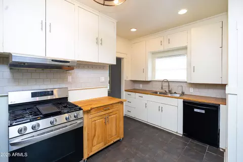 Kitchen - 311 14th Ter, Bisbee, AZ 85603 photo 1 of 3