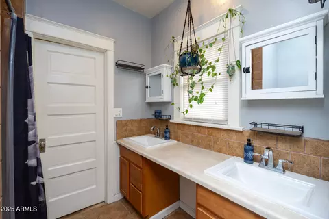 Bath - 311 14th Ter, Bisbee, AZ 85603 photo 1 of 4