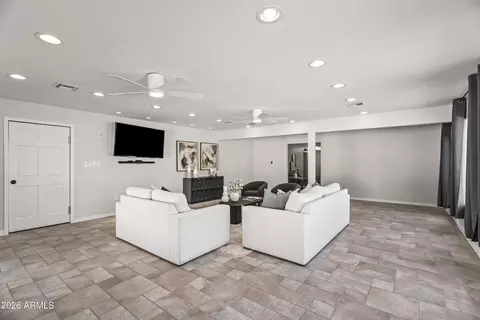 Living - 3146 E Monterosa St, Phoenix, AZ 85016 photo 1 of 2
