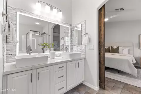 Bath - 3146 E Monterosa St, Phoenix, AZ 85016 photo 2 of 4