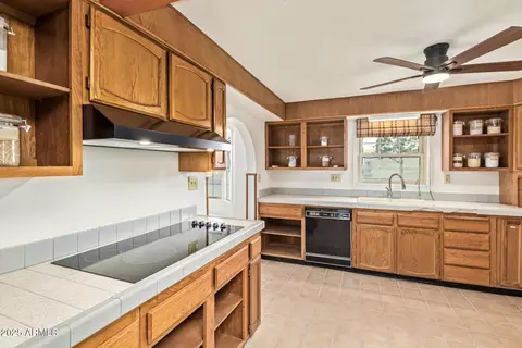 Kitchen - 101 W Park Ave, Gilbert, AZ 85233 photo 3 of 3
