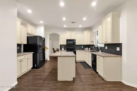 Kitchen - 969 E Oakland St, Gilbert, AZ 85295 photo 4 of 4