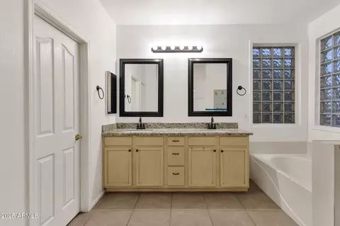 Bath - 969 E Oakland St, Gilbert, AZ 85295 photo 1 of 5
