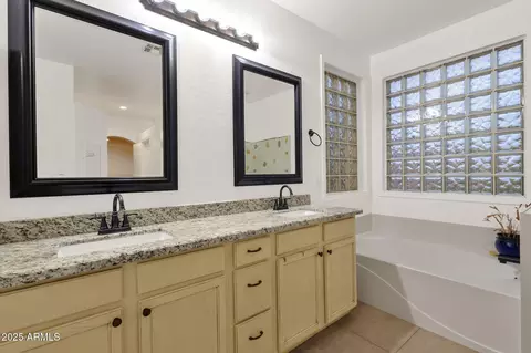 Bath - 969 E Oakland St, Gilbert, AZ 85295 photo 2 of 5