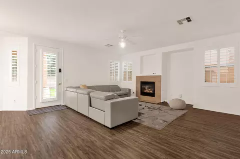 Living - 969 E Oakland St, Gilbert, AZ 85295 photo 3 of 6