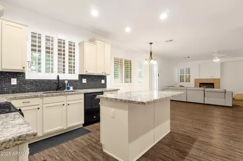 Kitchen - 969 E Oakland St, Gilbert, AZ 85295 photo 2 of 4