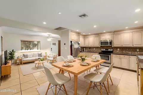 6842 N 10th Pl, Phoenix, AZ 85014