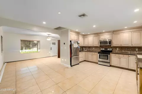6842 N 10th Pl, Phoenix, AZ 85014