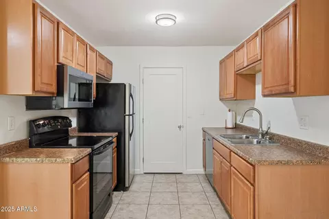 Kitchen - 3511 E Baseline Rd #1014, Phoenix, AZ 85042 photo 2 of 6